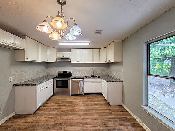 4th image of 4914 Higgins St