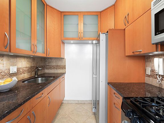 5th image of 515 E 79th St APT 7B
