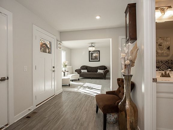 2nd image of 1679 Leslie Dr