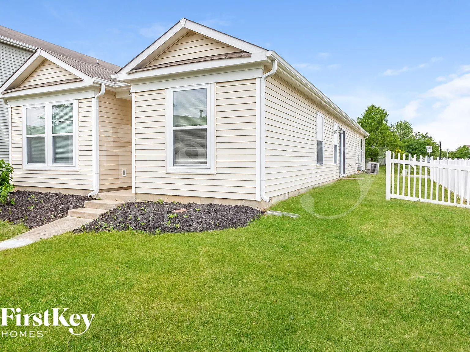 3 bed, 2.0 bath, 1390 sqft, $2,150 — Photo 2
