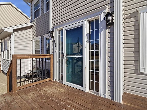 3rd image of 46 Rockpoint Ct