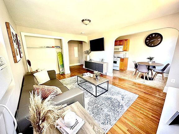 3rd image of 236 W Walnut Ln #Id1029028p