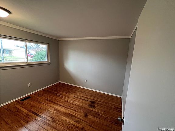 3rd image of 28034 Liberty Dr #1