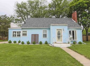 609 Sherman Ave, Waterloo, IA 50703