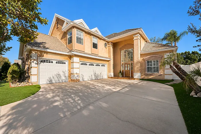 4 bed, 3.0 bath, 2751 sqft, $7,000 — Photo 1