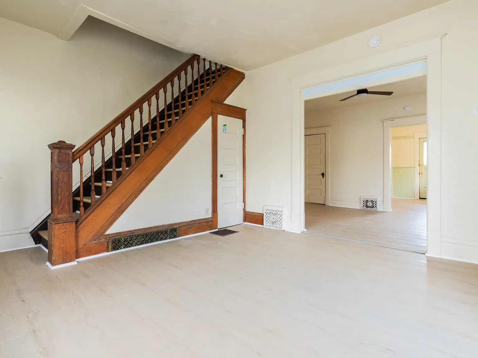 5 bed, 1.5 bath, 2880 sqft, $1,600 — Photo 4