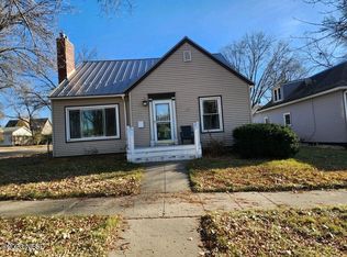 424 3rd St NE, Watertown, SD 57201