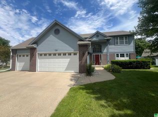 218 Shadow Valley Bnd, Dakota Dunes, SD 57049