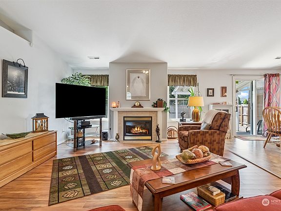 4th image of 16505 NE 78th Way
