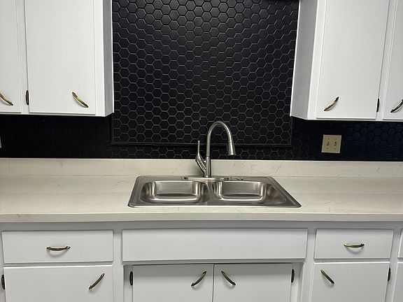 3rd image of 53 W 11th Dr