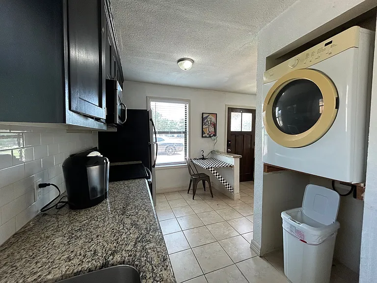 212 Montclair Ave — Photo 6