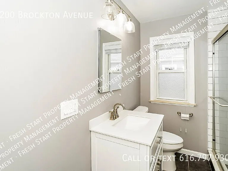 2200 Brockton Ave — Photo 13