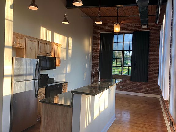 3rd image of 2740 Fort Ave APT 204