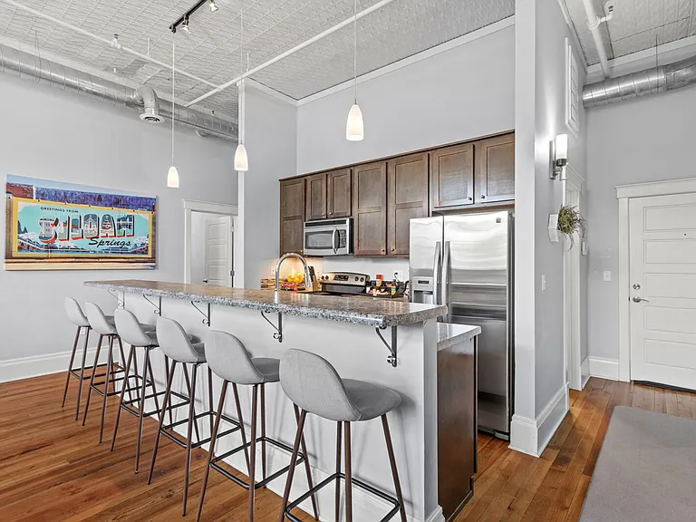 116 S Broadway St — Photo 1