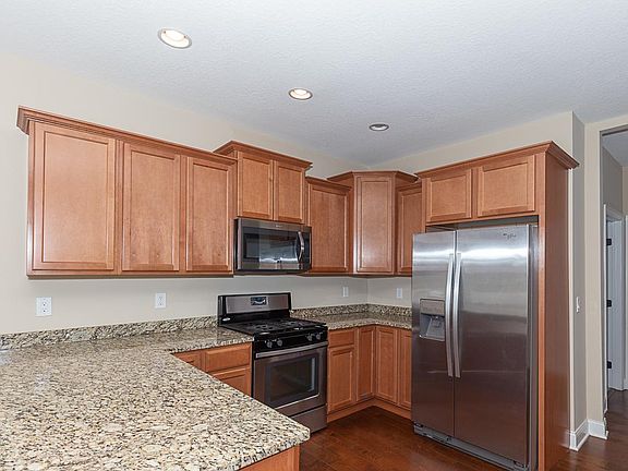 2nd image of 6 Blackstone Cir