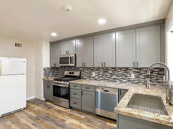 5th image of 917 College Dr #919