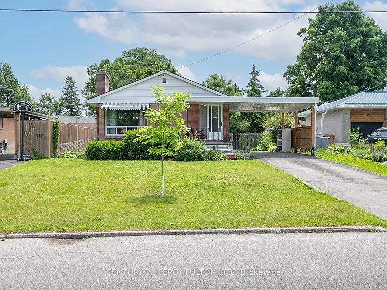 12 Northwood Cres — Photo 1