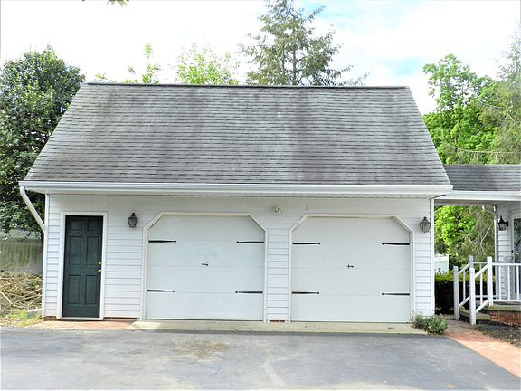 2nd image of 108 Wilderness Ln
