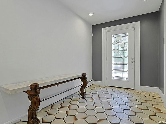 3rd image of 44 Ruth Drive
