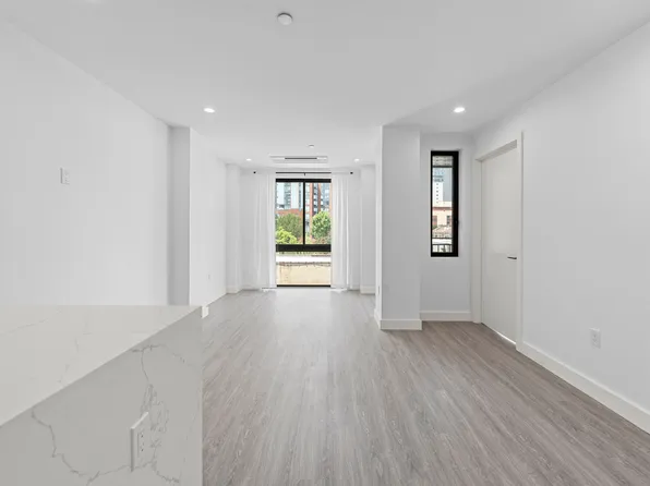 46-40 Vernon Boulevard image 9 of 17