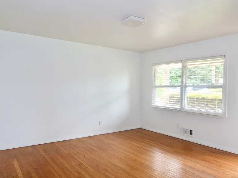 1927 Fellowship Rd — Photo 2