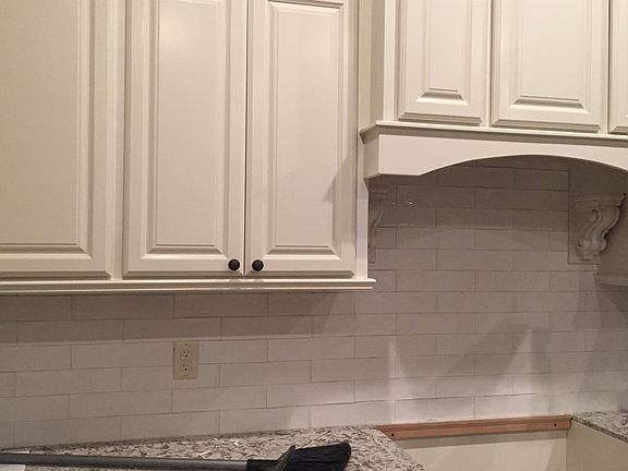 3rd image of 924 Crawford Dr