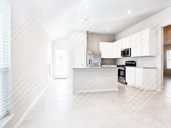 5th image of 17103 Alturas Ave