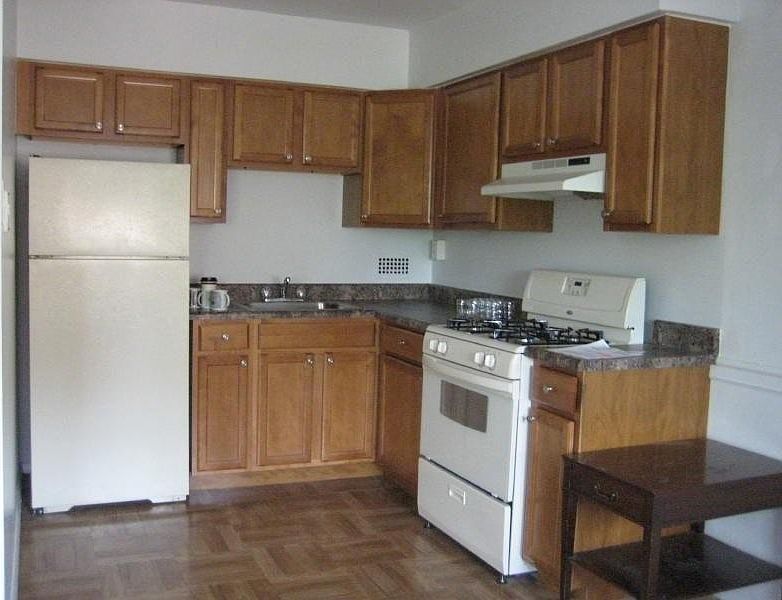 2nd image of 210 E Jefferson St APT B2