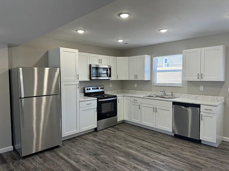Creekside Apartments — Photo 61