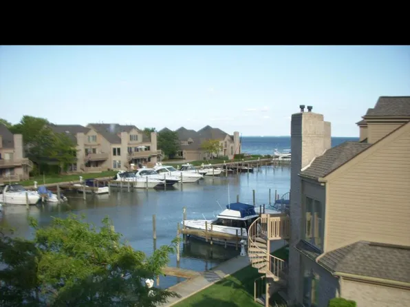 26050 Harbour Pointe Dr, Harrison Township, MI 48045