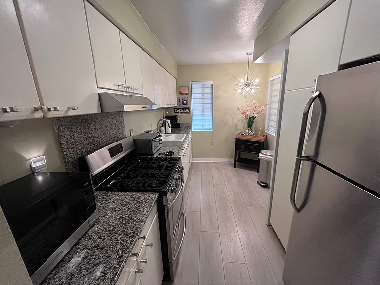 1815 Glendon Ave #101 — Photo 9