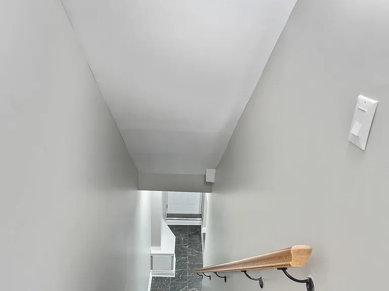 447 Green Ave #2 — Photo 3