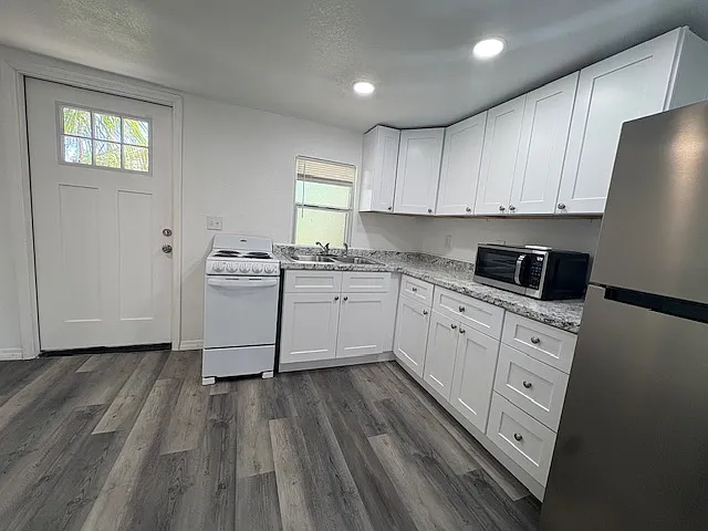 1 bed, 375 sqft, $950 — Photo 4