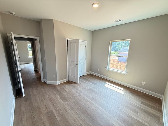 5th image of 1001 Greenville St