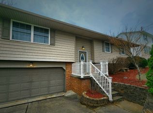 86 Cummins St, Washington, WV 26181