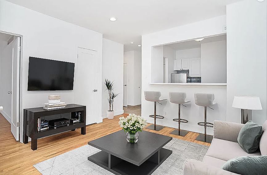 1st image of 207 E 37th St APT 5L