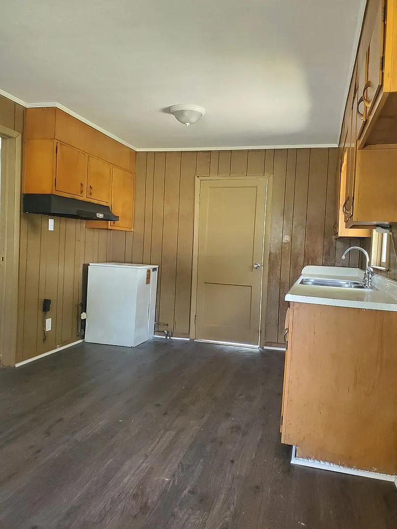 310 Savannah Ave. — Photo 1
