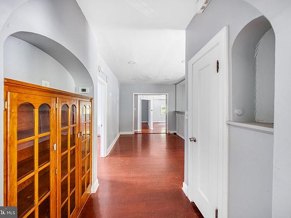 2nd image of 7126 Carroll Ave APT 1