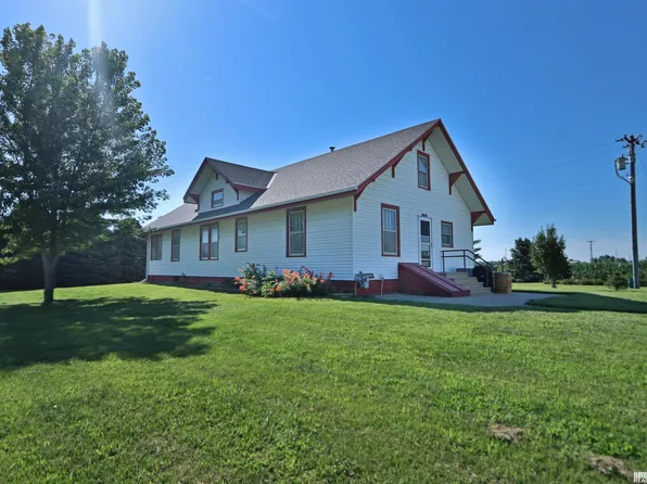 395 E Locust St, Sterling, NE 68443