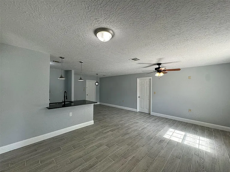 6918 Isla St — Photo 3