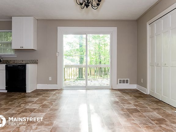 5th image of 40 Woodland Dr