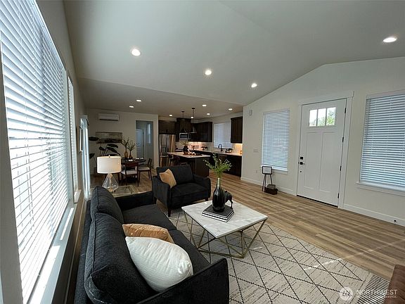 4th image of 8808 Wildwood Avenue SW