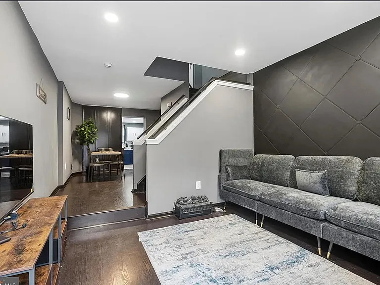 521 Hoffman St — Photo 1