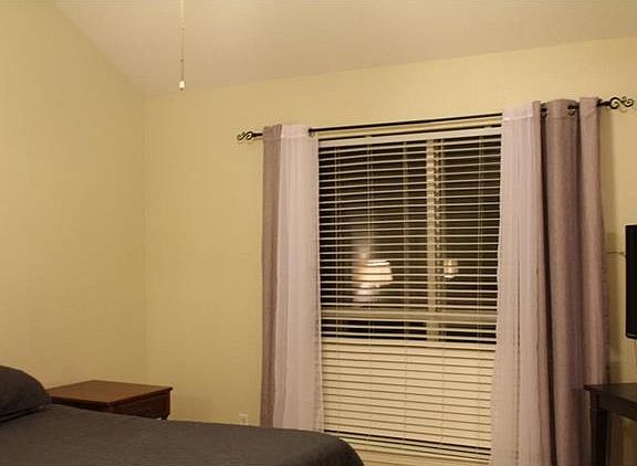 3rd image of 400 Gardenia Ln