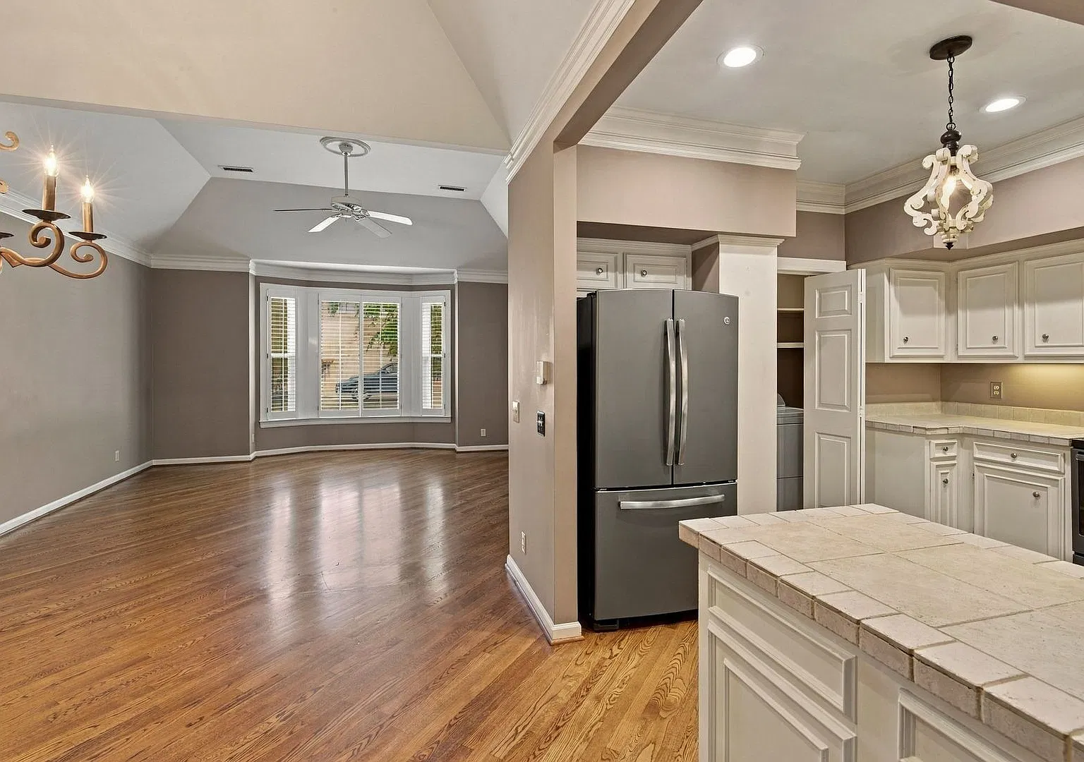 Single-Level 2BD/2BA Condo in the Heart of Green Hills $2,795 per month — Photo 4