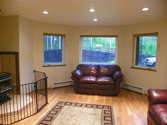 3rd image of 731 Suncrest Dr