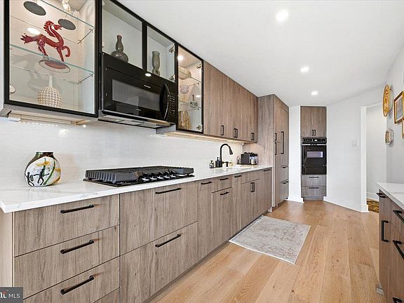 5th image of 2401 Pennsylvania Ave APT 15C49