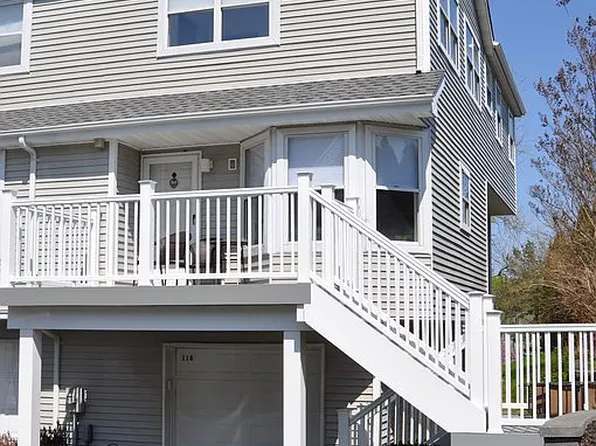118 Leeward Ln, Port Jefferson, NY 11777