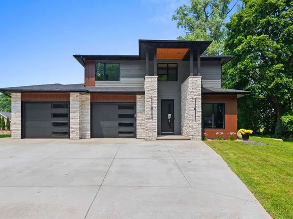 2257 E Shore Dr, Green Bay, WI 54302