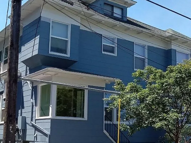1916 NE Everett St — Photo 4